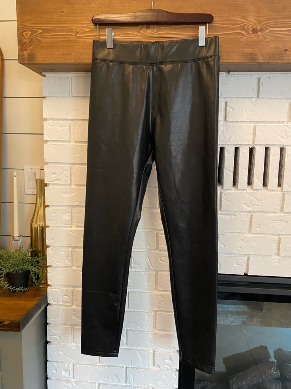Ci Sono Size Medium Faux Leather High Waisted Fleece Lined Leggings